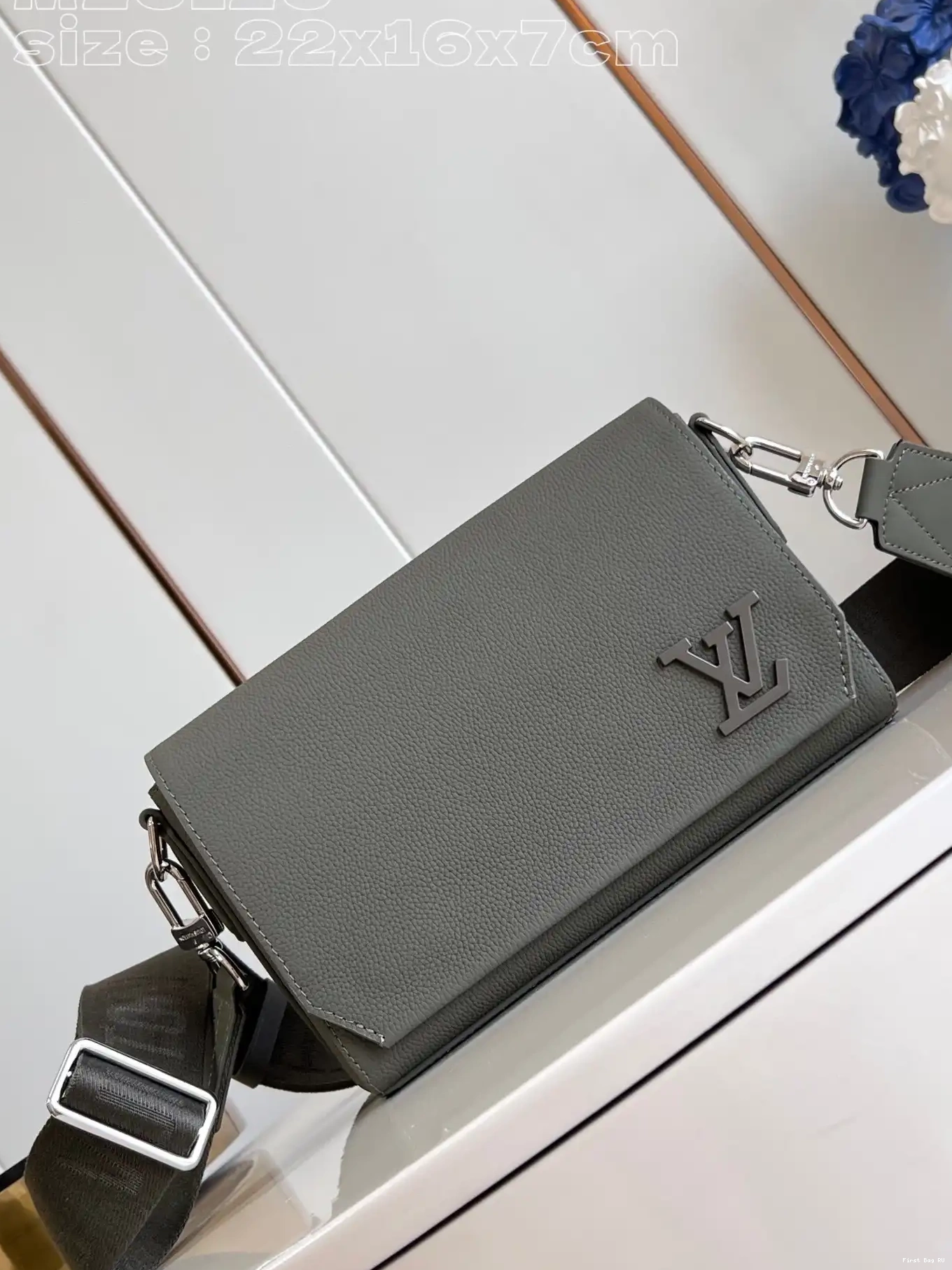 PM-22*16.5*7CM VUITTON LOUIS Messenger Takeoff 0616